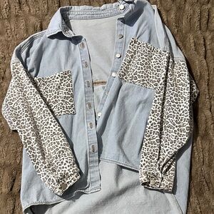 SHEIN Light Blue Denim Jacket with Leopard Print